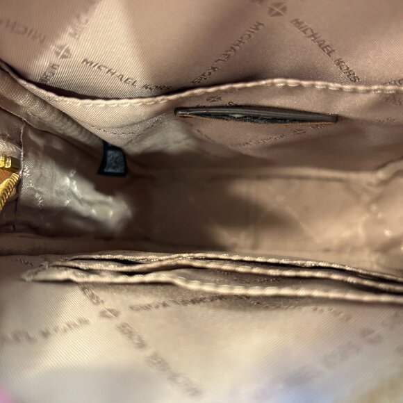 VGUC Michael Kors Jet Set Travel Medium Logo Crossbody Bag in Vanilla Colorway - Picture 10 of 11